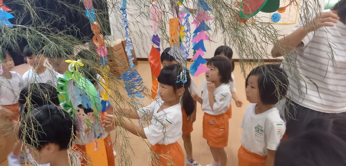 しあわせの森幼稚園の制服セット